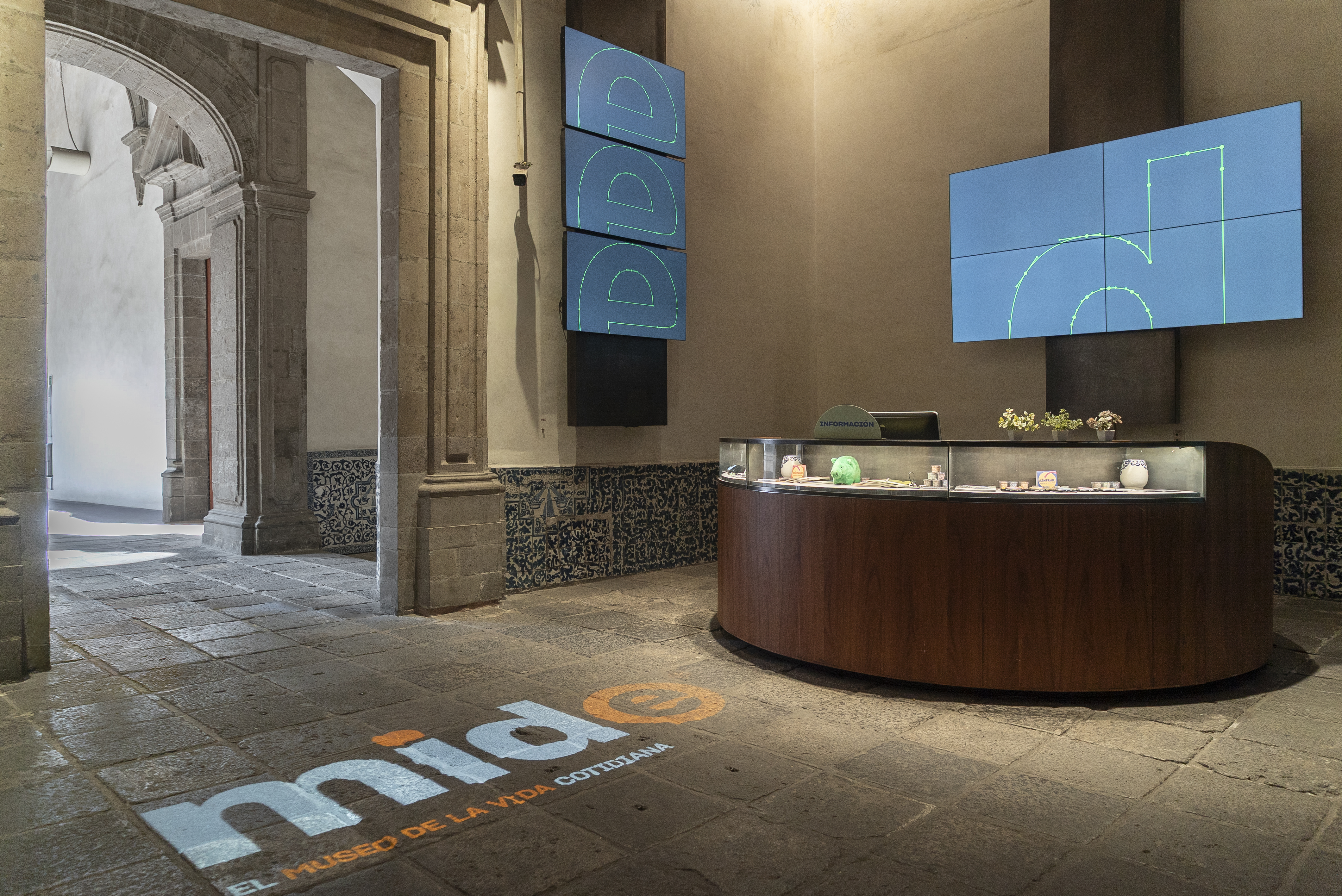 MIDE — Museo Interactivo de Economía, proyecto iluminado con marcas del portafolio