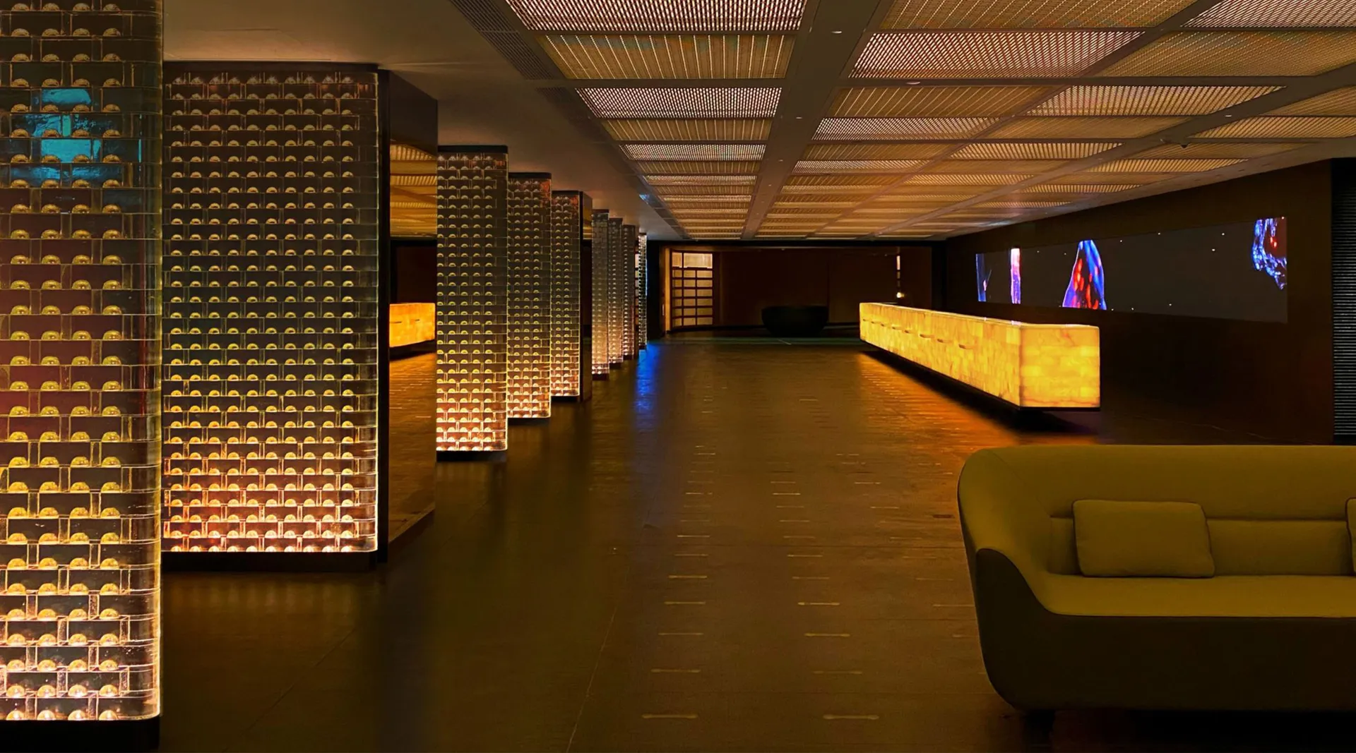 Regent Hong Kong — iluminación por Forma Lighting